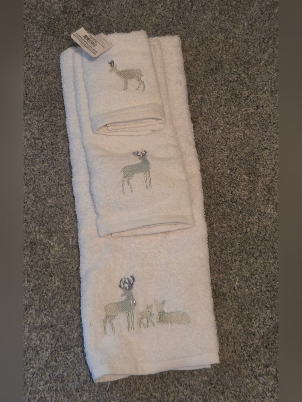 3 Piece Embroidered Silver Deer White Towel Set Nwt
